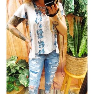 Trendy snakeskin ruffled lace up babydoll top 🌜
